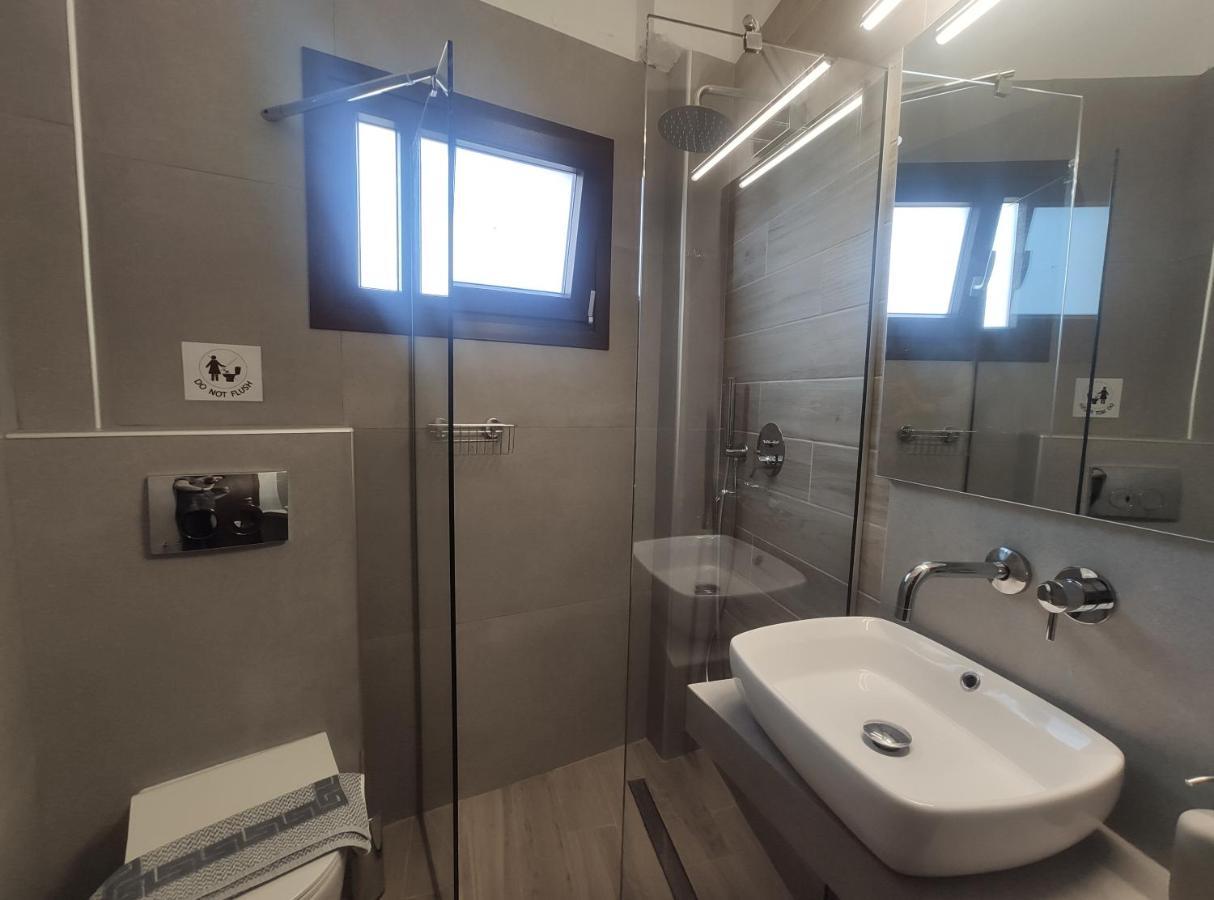 Para Thin Alos Inn Неос Мармарас Екстериор снимка