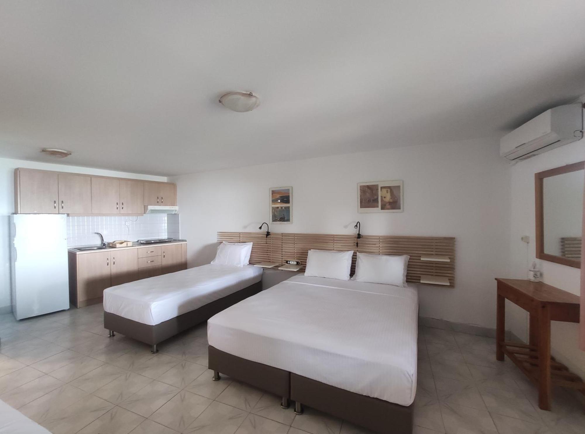 Para Thin Alos Inn Неос Мармарас Екстериор снимка