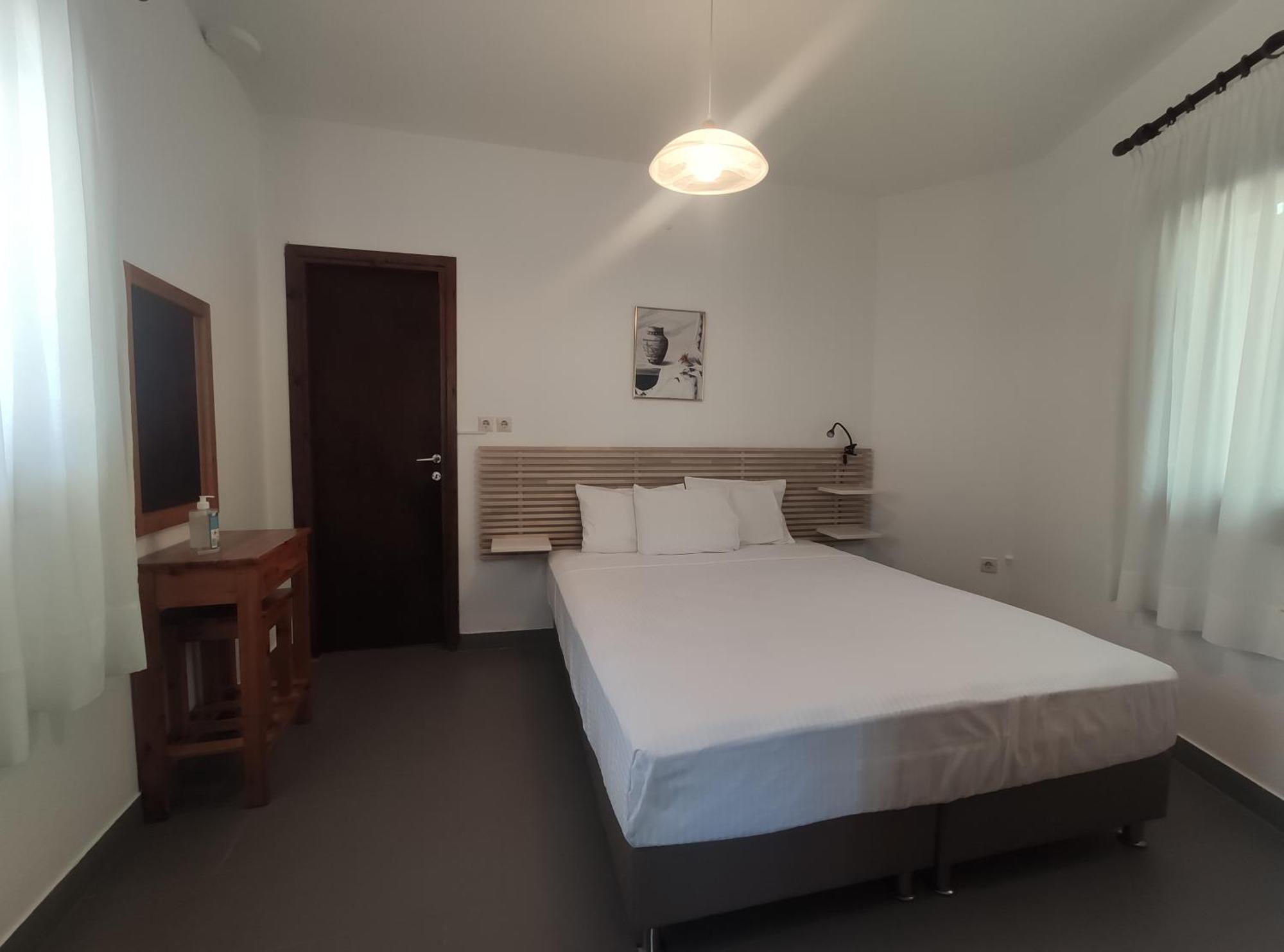 Para Thin Alos Inn Неос Мармарас Екстериор снимка