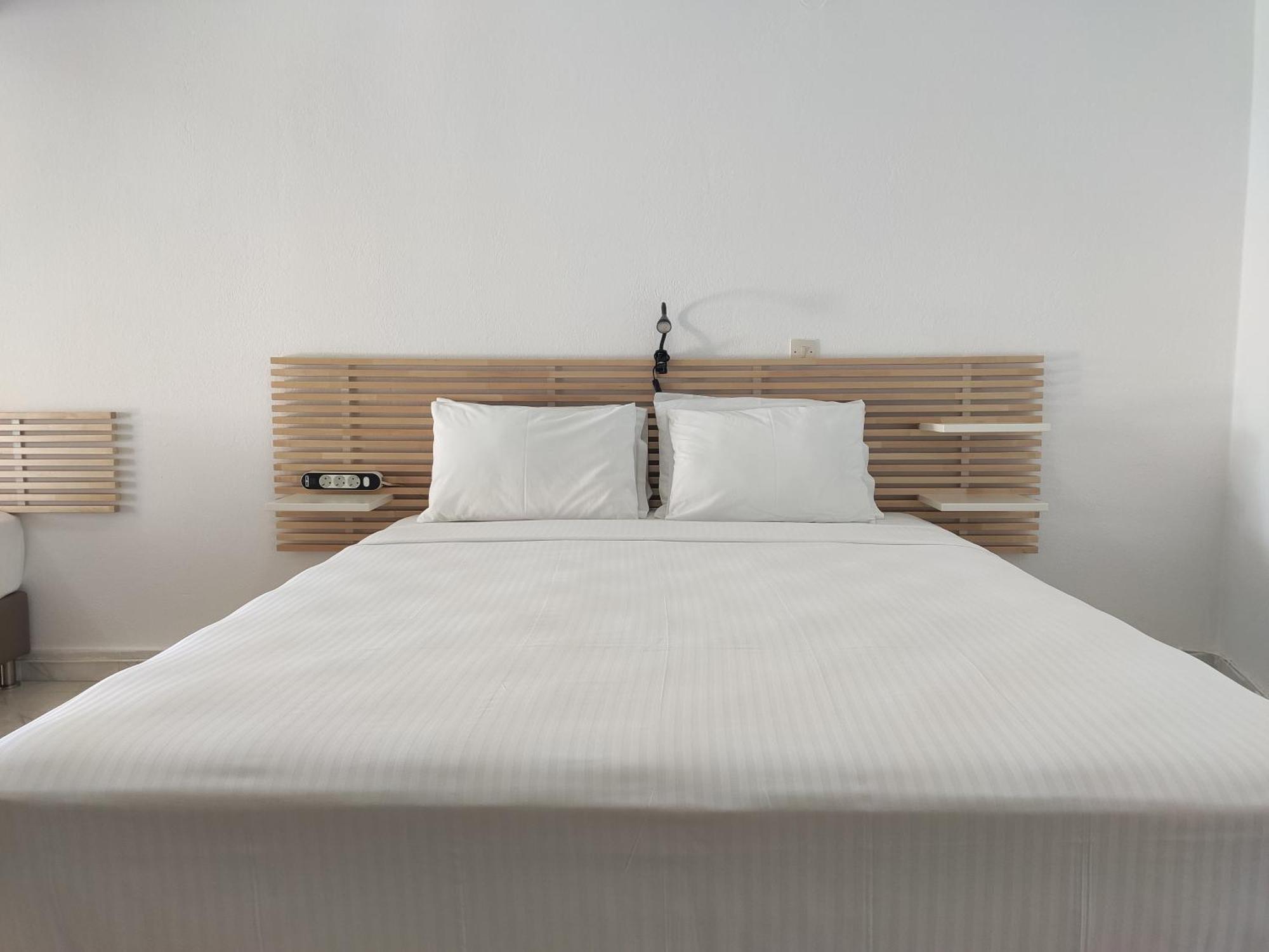 Para Thin Alos Inn Неос Мармарас Екстериор снимка