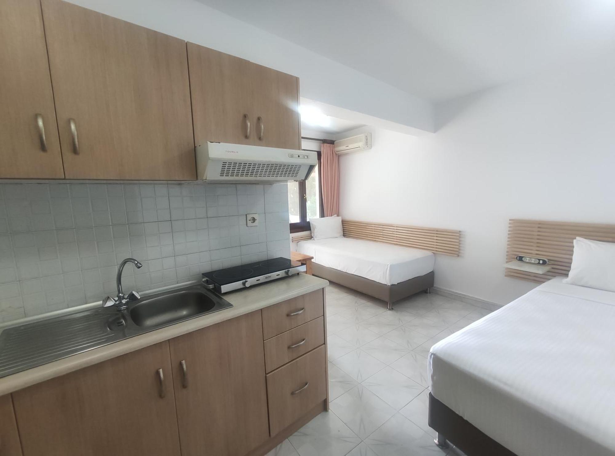 Para Thin Alos Inn Неос Мармарас Екстериор снимка